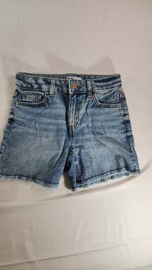 SO Girls Size 8 Frayed Hem Denim Shorts Light Wash